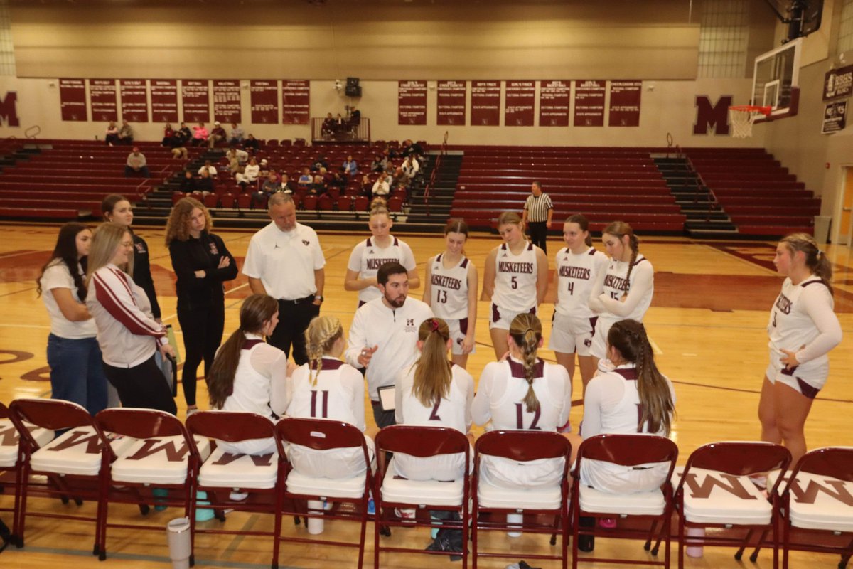 GPhegley's tweet photo. #victory #homeopener #varsity #musketeerpride #numberonefans #redbud132 @rbgirlshoops @TheBUDAthletics https://t.co/4Ycr96UsiU