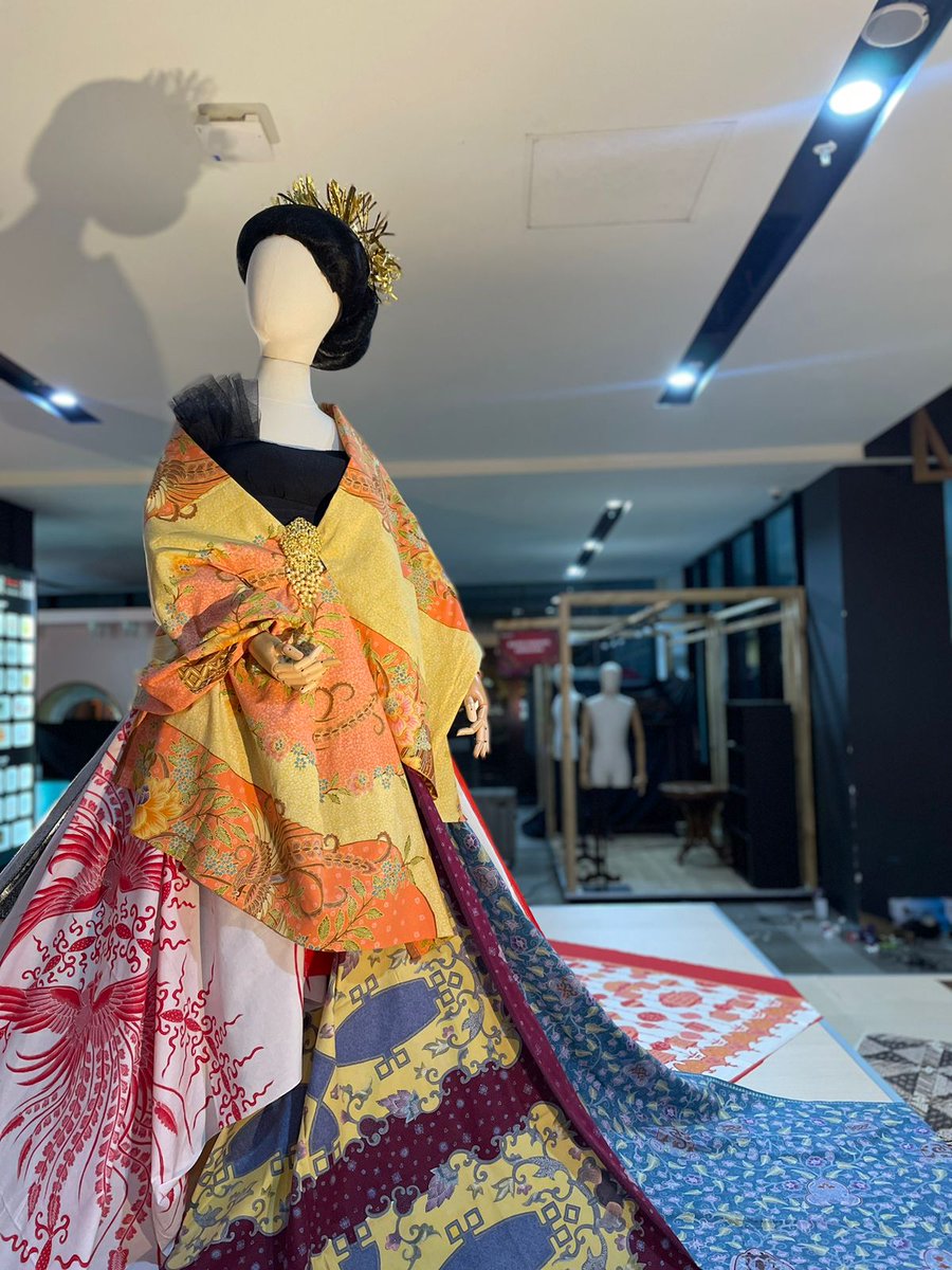 Panggung Karya Batik Nusantara "Batik : Dahulu,Kini dan Masa Depan"
Sarinah Thamrin 26 Nov-4 Dec 2024
Stylist and conceptor by me