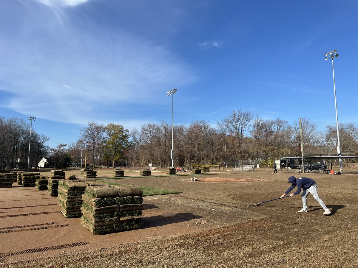 SalemccB's tweet image. Part of our culture is working hard our field. The players named it the Treehouse and take ownership of their field. New sod infield installed by our team and owning it! Proud of all of everyone’s hard work.#BLUECOLLAR #SEED_IT