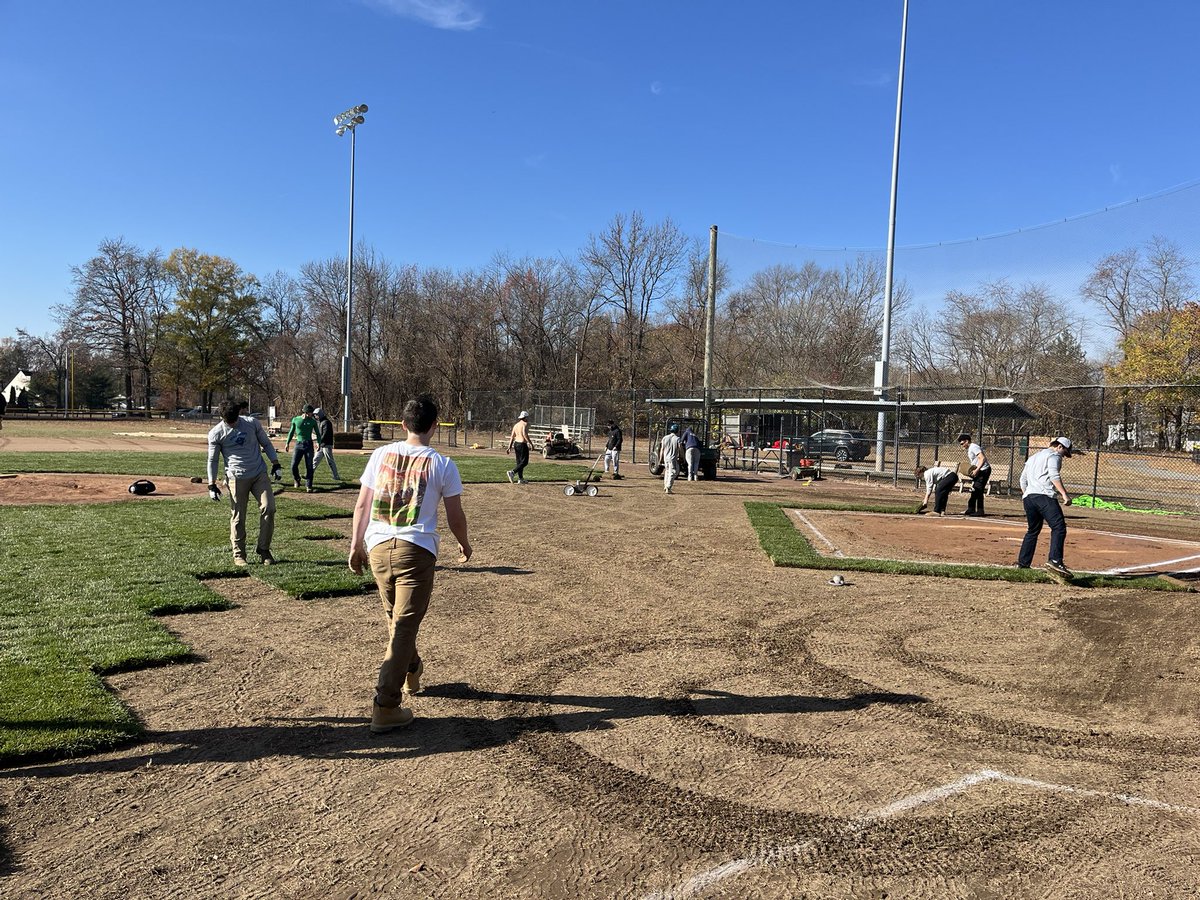 SalemccB's tweet image. Part of our culture is working hard our field. The players named it the Treehouse and take ownership of their field. New sod infield installed by our team and owning it! Proud of all of everyone’s hard work.#BLUECOLLAR #SEED_IT