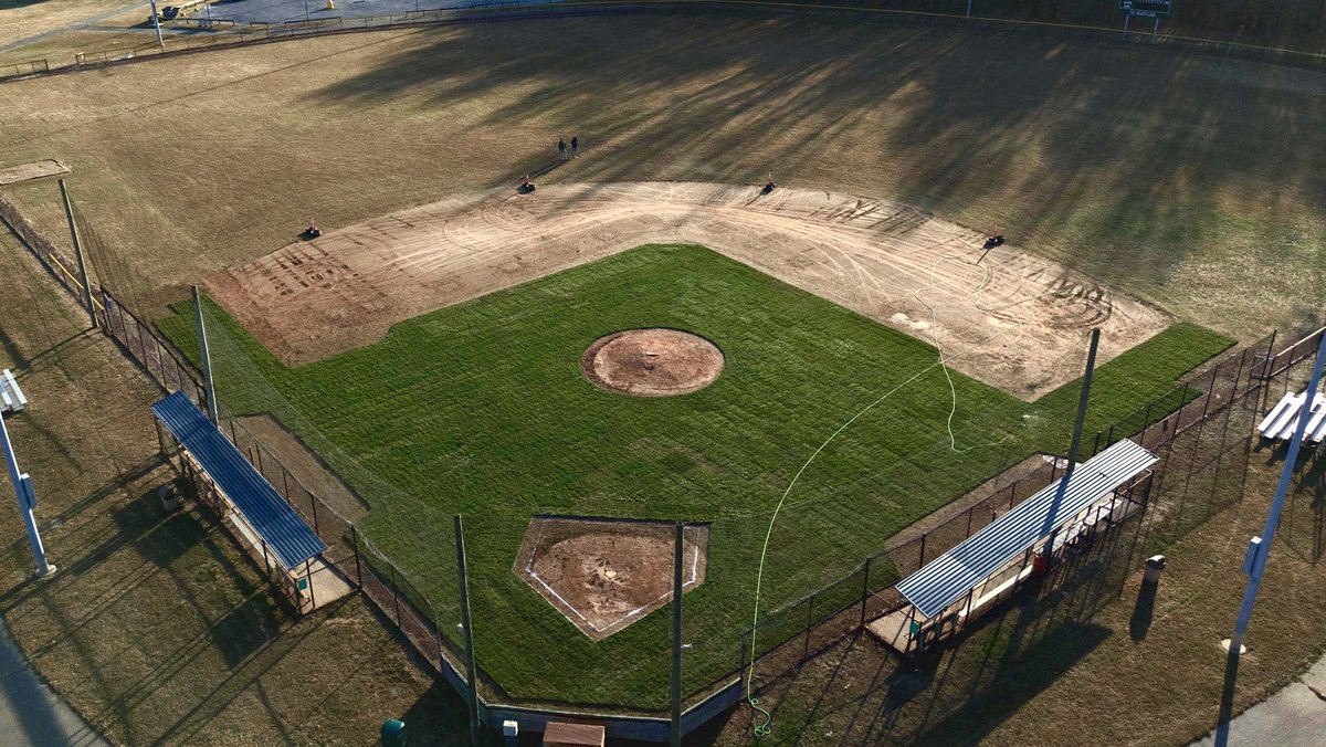 SalemccB's tweet image. Part of our culture is working hard our field. The players named it the Treehouse and take ownership of their field. New sod infield installed by our team and owning it! Proud of all of everyone’s hard work.#BLUECOLLAR #SEED_IT