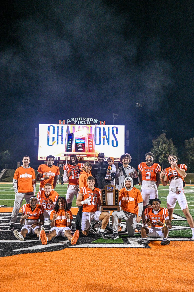 CoachFigaro's tweet photo. Last #MUneyBoyMonday of the regular szn was the best one! Super appreciative of this group and their ability to be unselfish and work each week. Always the next man up mentality! Never know when your name will be called. #Champs #MUneyBoyz 💰🏃‍♂️💨😤 https://t.co/vYtUitYLop