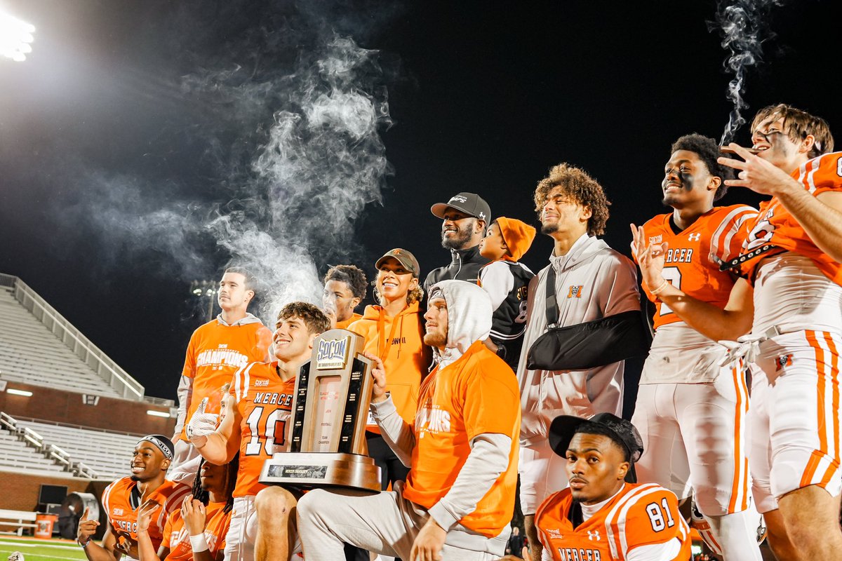 CoachFigaro's tweet photo. Last #MUneyBoyMonday of the regular szn was the best one! Super appreciative of this group and their ability to be unselfish and work each week. Always the next man up mentality! Never know when your name will be called. #Champs #MUneyBoyz 💰🏃‍♂️💨😤 https://t.co/vYtUitYLop