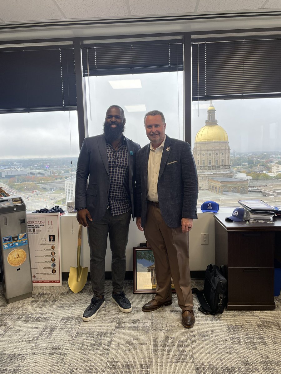 KevinKTanner's tweet photo. Enjoyed sitting down with retired Detroit Lions’ defensive tackle Andre Fluellen today. He now speaks with teenagers across the country discussing his on struggles and working to help them with theirs. Looking forward to collaborating with him moving forward. https://t.co/AUpBfoxctZ