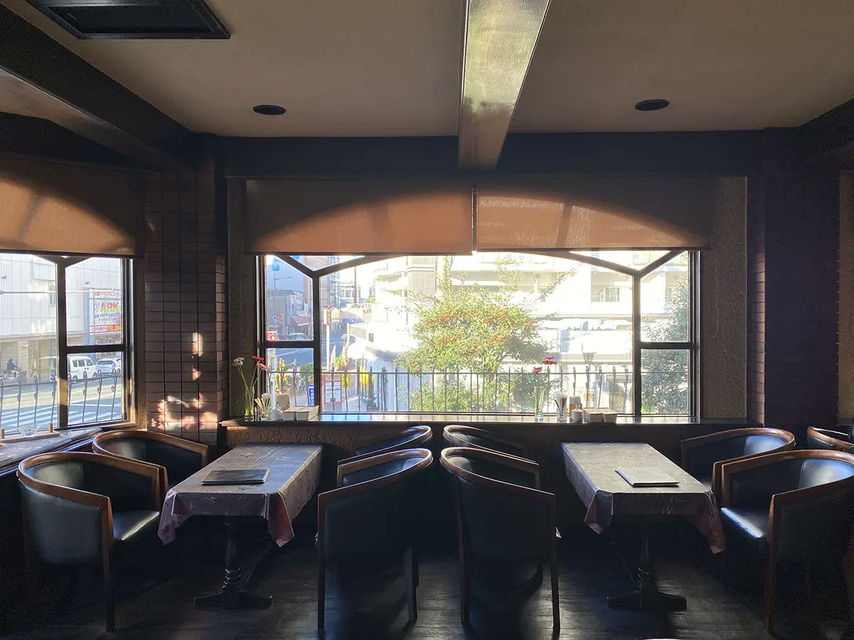 Fukuoka_leapup's tweet photo. 🆕創業46年。六ツ門で親子2代続く喫茶店「しのはら珈琲店」【福岡県久留米市】

☕️最新機器と昔ながらの抽出方法を組み合わせ、変わらぬ味を確立

☕️ブレンドコーヒーはサイフォンを添えて提供

🥪人気のホットサンドや焼きカレーや久留米近郊のお店から仕入れたスイーツ🍰
https://t.co/DuulCHR38N https://t.co/HchI6JhMTe