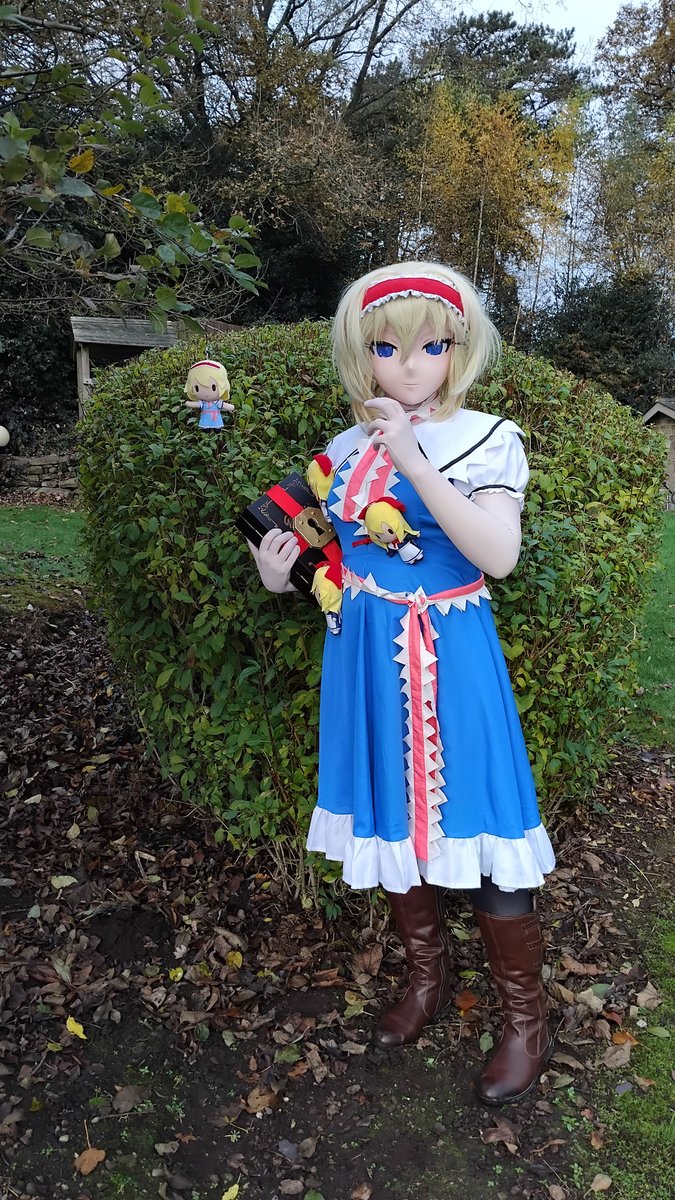 I have been to the Christmas meet in the UK.
I had a blast.
took the opportunity to get some pictures of my Alice Margatroid outfit ^^

📸: <a href="/HikariKintsugi/">Hikari Kintsugi</a> 
#kigurumi #animegao #着ぐるみ #alice #alicemargatroid #touhou #touhoucosplay