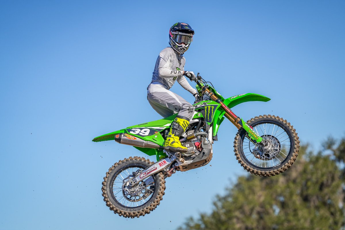 racerxonline's tweet image. Tune LIVE now to RacerTV.com to the Mini Os After show as we hand out number one plates and talk with some of our Champions @racertv 🎥📺 @unlimitedsportsmx 

📸 @co_darr327 #MiniOs