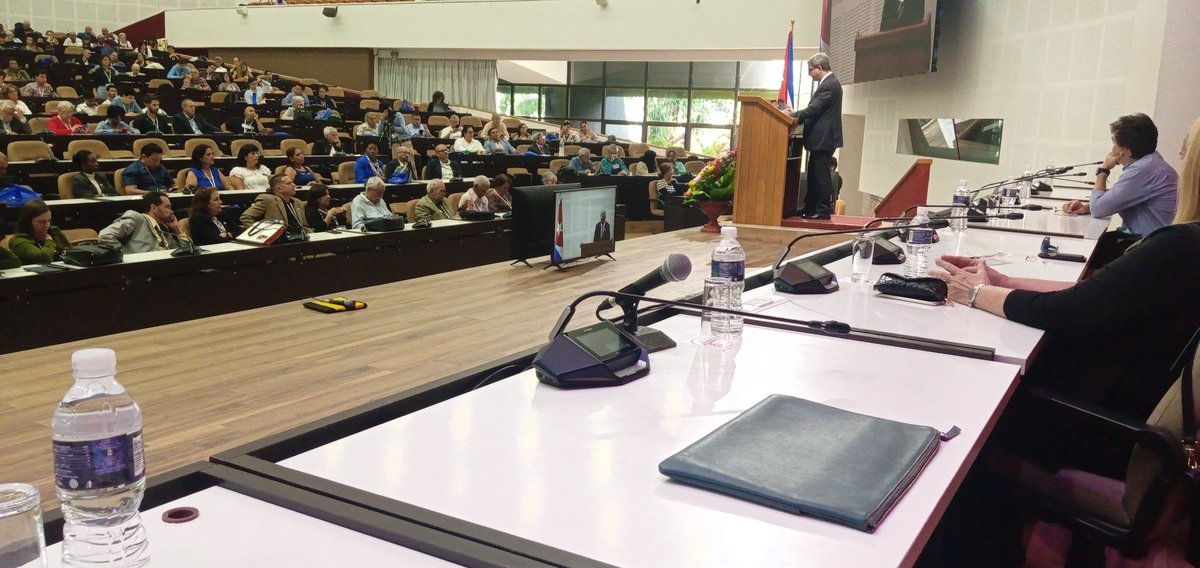 El Dr. Walter Baluja García, Ministro de Educación Superior,  conferencia inaugural. El papel de las Ciencias Técnicas en el desarrollo social y económico del país, el Sistema de Gestión de Gobierno basado en Ciencia e Innovación, cómo aporta la ES. #Cujae60 <a href="/AlmaCujae/">Alma Cujae</a>