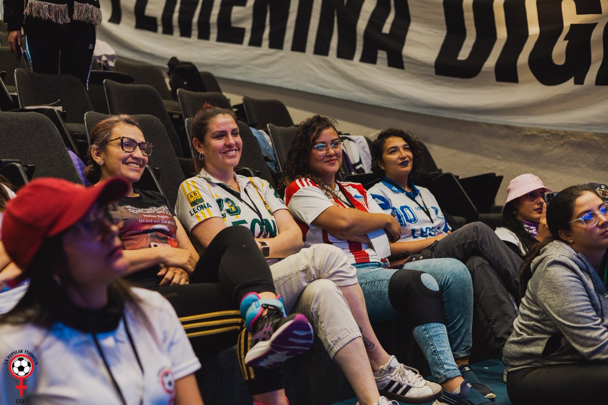 FeministasCISF's tweet photo. Aunque nos quisieron dividir... ¡Escogimos la #Juntanza! ⚽️💜🔥 

Y acá continuamos, construyendo desde la diferencia, aunque la violencia machista ha sido nuestra rival de patio.

Ni calladitas, ni sumisas, ni invisibles... ¡SIN NOSOTRAS NUNCA MÁS! ✊🏼♀️

🔜 'JUNTANZA' 🎬

#25N https://t.co/KqA8VBLdGC