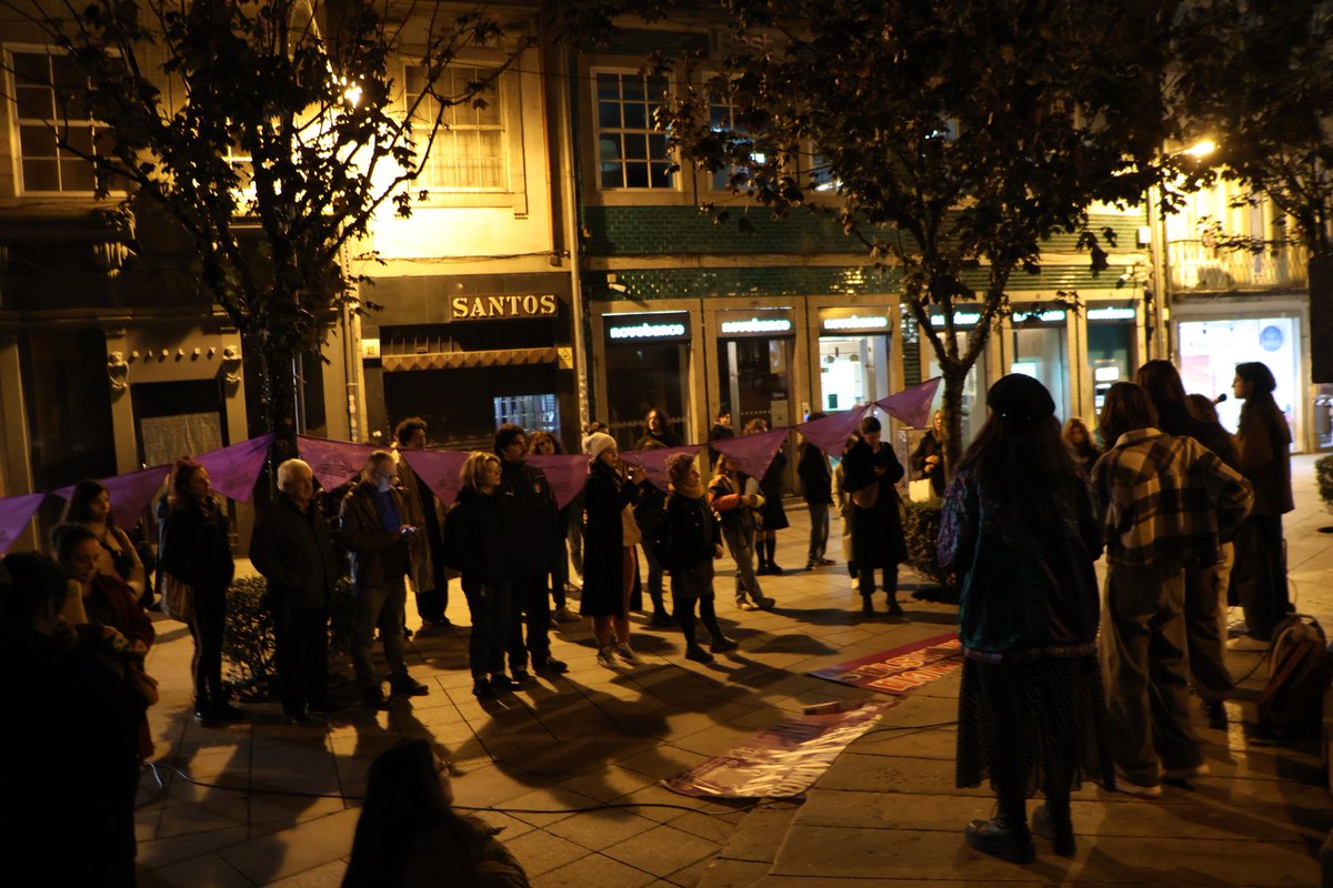 Bloco_Braga's tweet photo. O Bloco esteve presente na concentração convocada pela UMAR e pela Rede 8 de Março. Foram dezenas pessoas que se juntaram contra todas as formas de violência contra as mulheres. https://t.co/F4ptmZkZ09