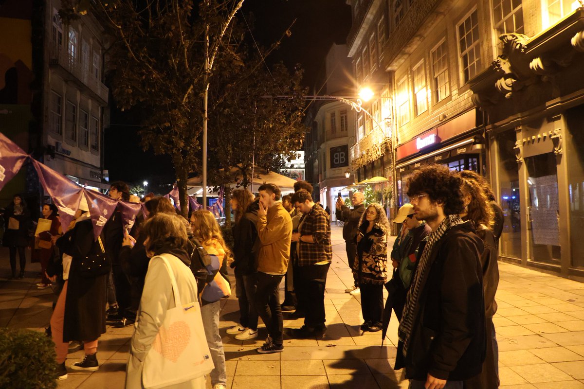 Bloco_Braga's tweet photo. O Bloco esteve presente na concentração convocada pela UMAR e pela Rede 8 de Março. Foram dezenas pessoas que se juntaram contra todas as formas de violência contra as mulheres. https://t.co/F4ptmZkZ09
