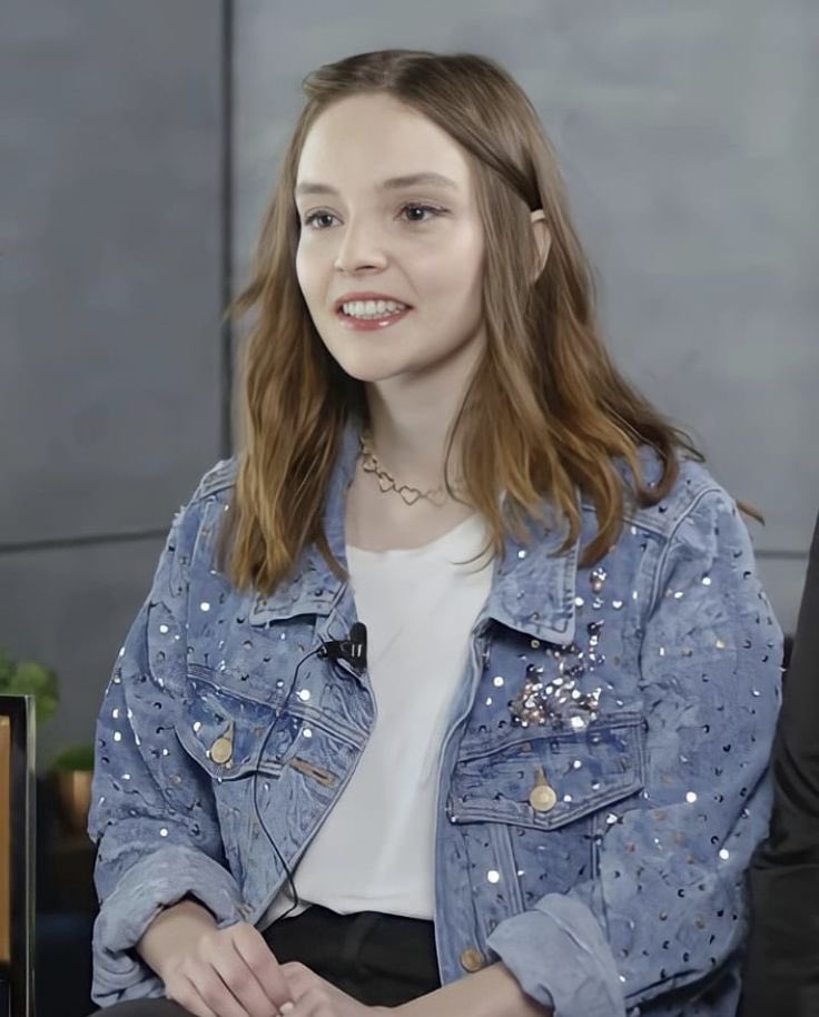 ChvrchesForever's tweet photo. #Chvrches #MayberryMonday 🖤 https://t.co/T1EGPUWdOy