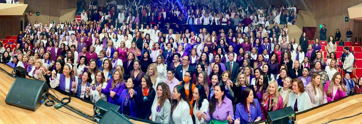 50mas1Mx's tweet photo. Foto oficial de la Colectiva Nacional 50+1 en el 3er Congreso Nacional.
#EsTiempoDeLasMujeres
#Congreso50más1 https://t.co/YQis056wdG