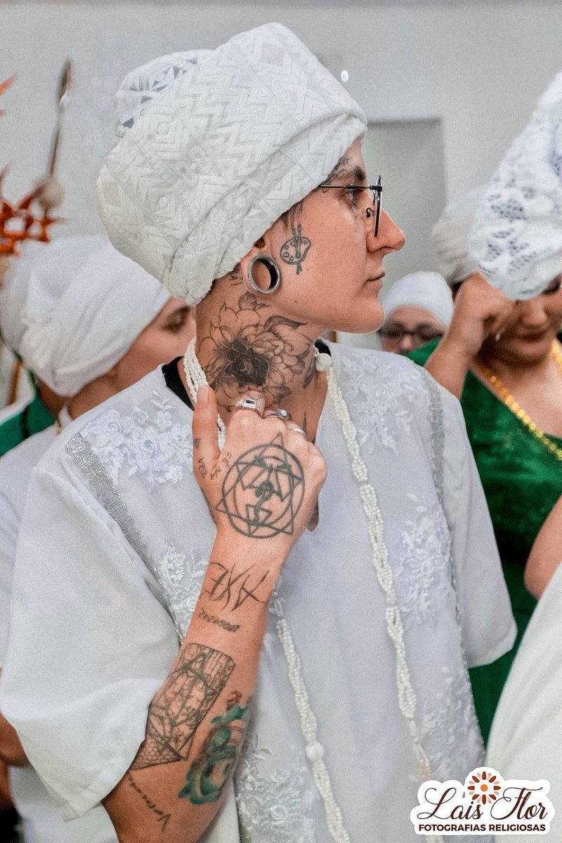 chaarizard's tweet image. 🕊️⚔️