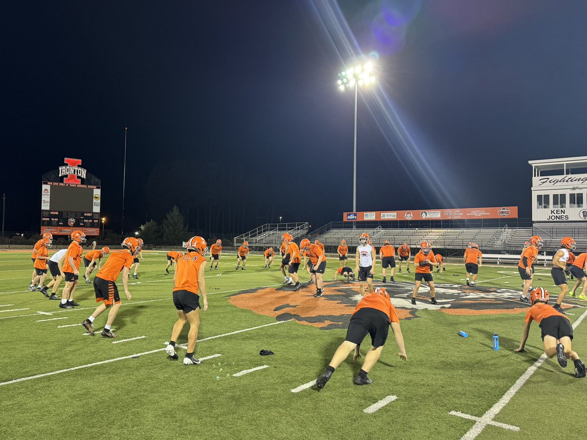 FootballIronton's tweet photo. MONSTER MONDAY! 😤💪
#StandOnBu3iness🐅
#B3ATWLS
#ALLIN
#Final4 https://t.co/Pyp2N38sPa
