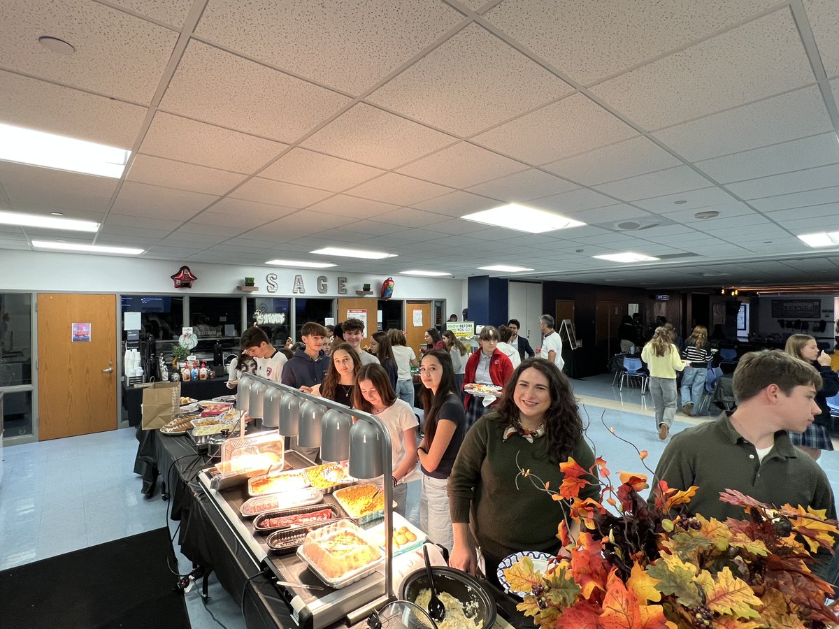 DallasIntSchool's tweet photo. Last Thurs, DIS high school students got together for a fun evening of food, friends and gratitude as they celebrated Friendsgiving before the holiday break. Students brought their favorite dish or item as they came together for a special potluck dinner.
#theDISdifference https://t.co/KY5EPqCMtz