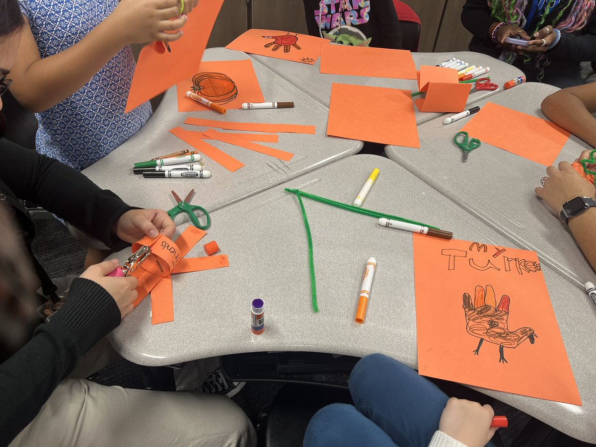 Counselorette16's tweet photo. We absolutely adore our CYCREEKPALS!!! Thank you so much for sharing this sweet activity with our kiddos! We are so THANKFUL for you!🧡🍁🍂🦃@cchspals @CFISD_Hancock @CFISDCounseling @TameraFelder https://t.co/F2kZjNAgAI