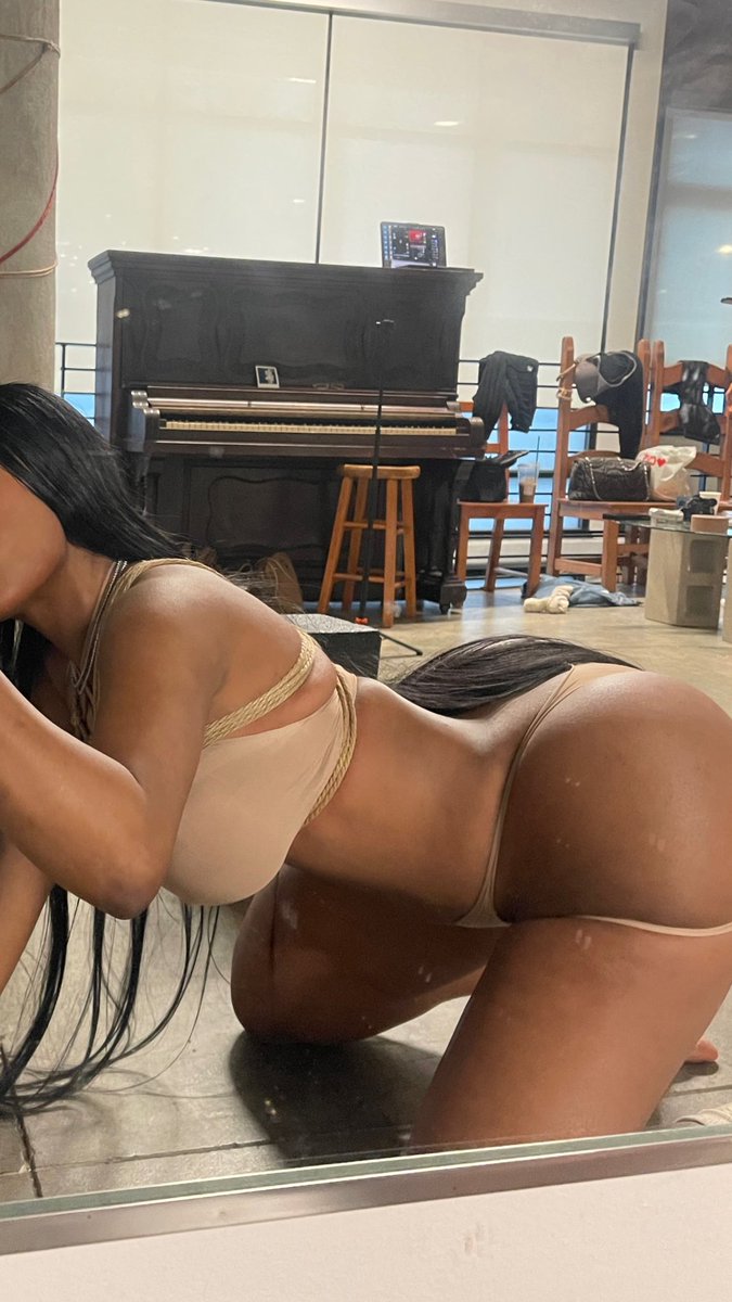 ShannonJessie's tweet photo. Shibari. https://t.co/yIfY7fwSyO