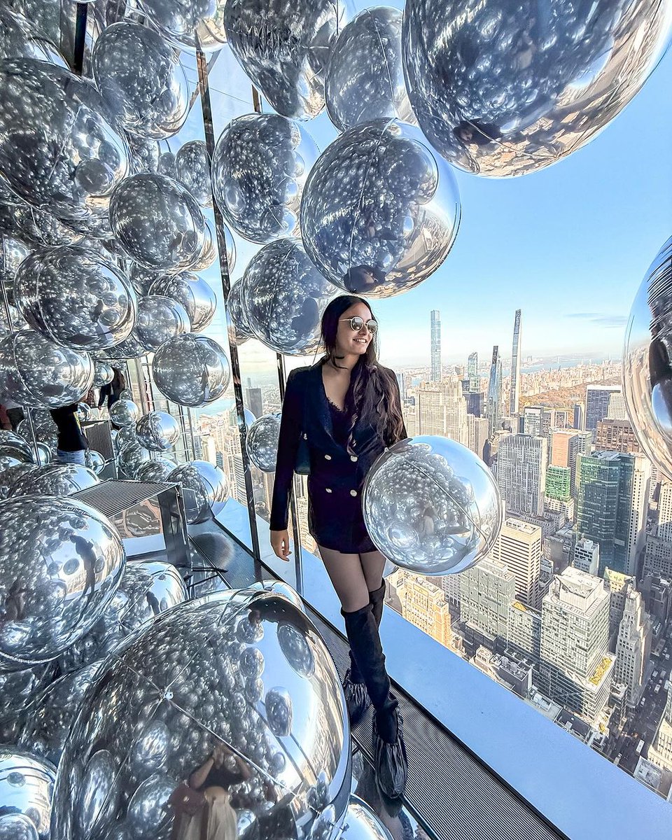 Floating above NYC 🫧

📸: undermypinkumbrella/IG
