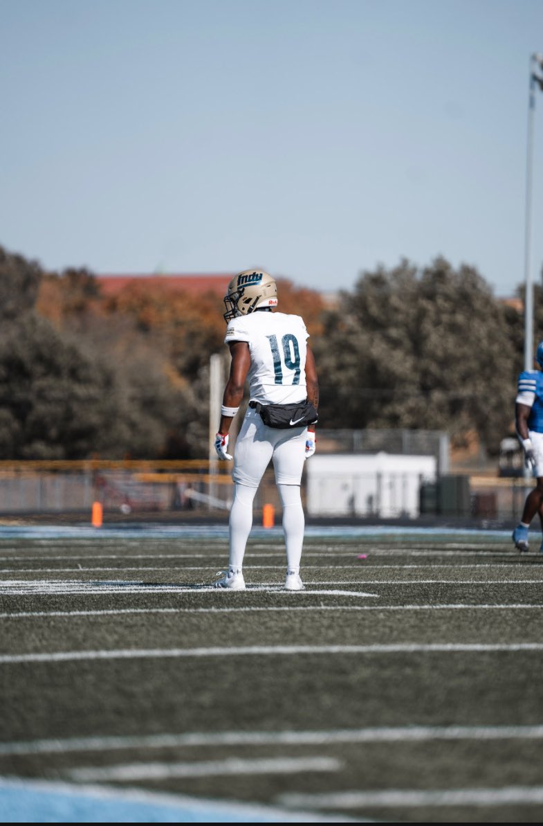I locked up every Wr1 we played against on a island in man to man coverage to 0 catches or to at least 1 catch🤣🔒 #stopsleeping