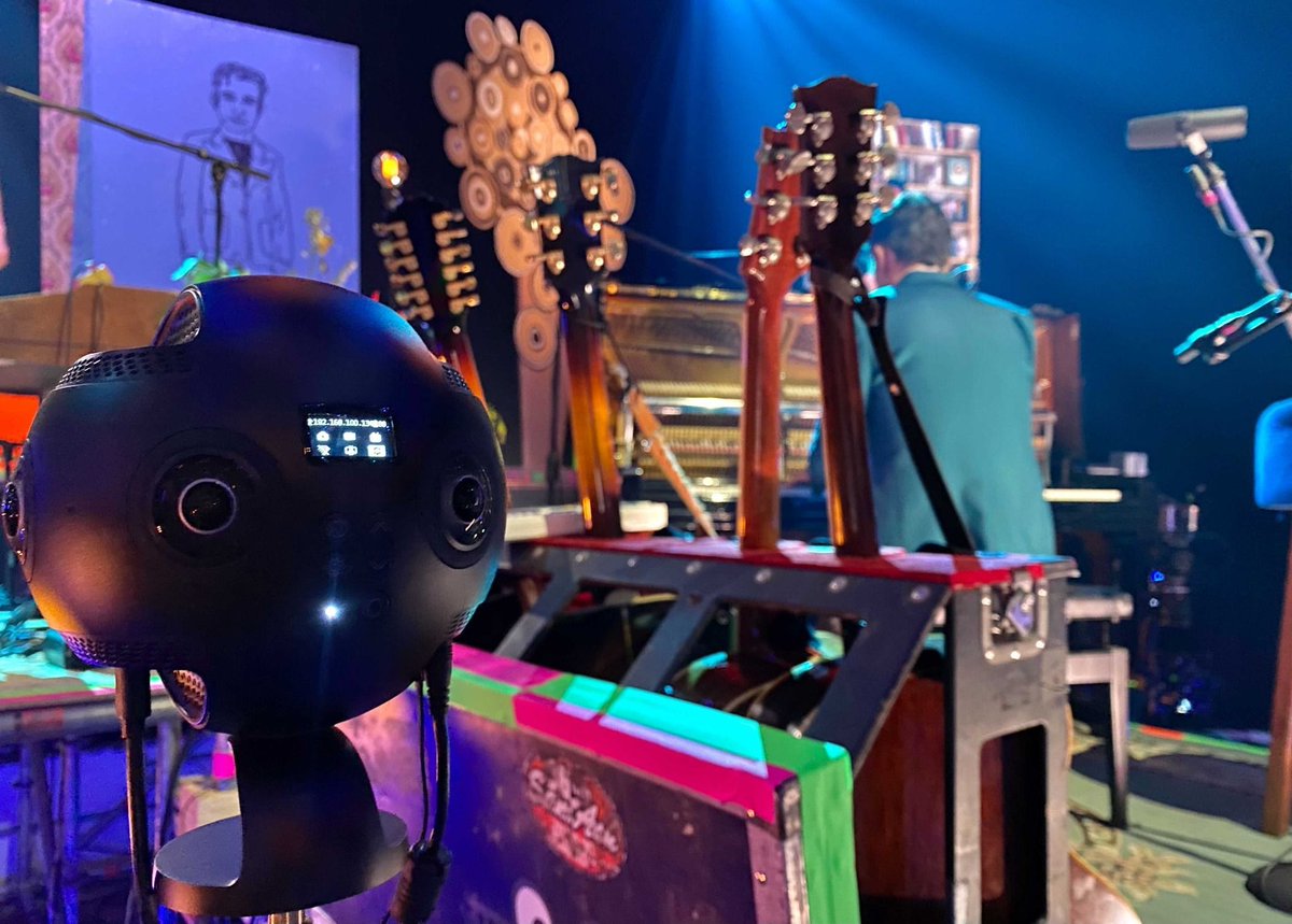 Simplemente tweet media