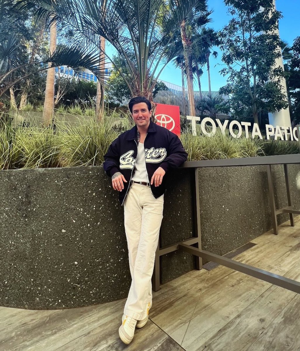 look at our king I’m absolutely SCREAMING