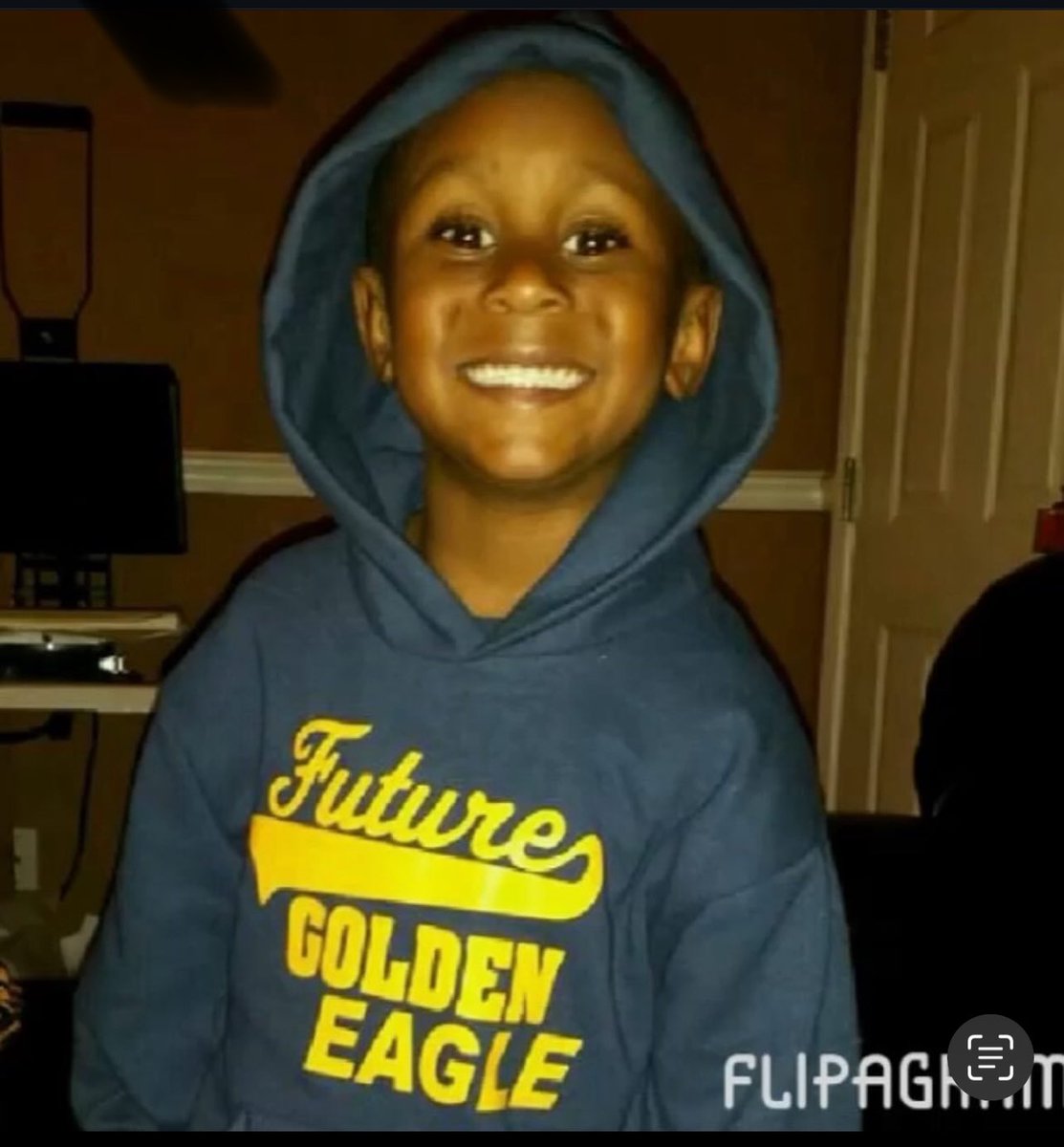 ELHSHoops's tweet image. Happy Birthday to our fave lil Golden Eagle, Dylan!!🎉🎂🥳🎈🎊🎁