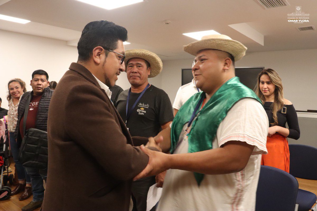 OmarYujraDip's tweet photo. Nos reunimos con los hermanos de la #CIDOB, #CPEMB y los hermanos de la Federación de Interculturales para dialogar sobre proyectos que mejoren la calidad de vida en nuestras comunidades
¡Gracias por la confianza, trabajaremos juntos por el desarrollo! https://t.co/GkvWbykXaW