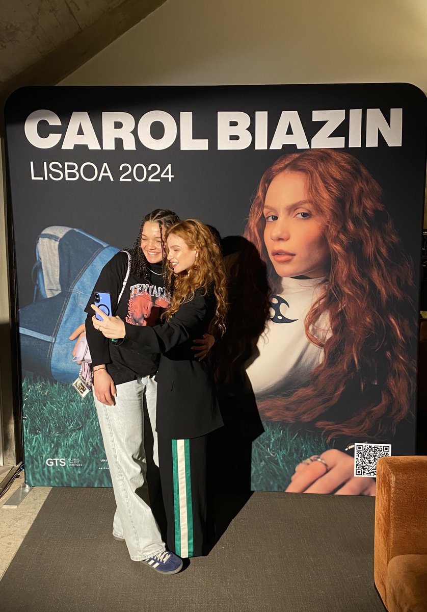 affectbiazin's tweet photo. genuinamente feliz e realizada por isso. 💜🧡 https://t.co/KRD7tx89pQ