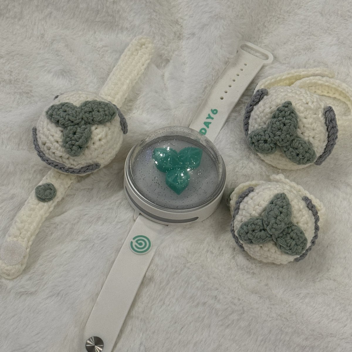 ❄️𝐃𝐀𝐘𝟔 '𝐓𝐡𝐞 𝐏𝐫𝐞𝐬𝐞𝐧𝐭' 𝐂𝐨𝐧𝐜𝐞𝐫𝐭 나눔❄️

첫콘 나눔 예정이었으나 퇴근 시간 이슈로,, 
반택(택배비x)으로🥲
고척 입성/매진&amp;크리스마스 기념 마데선샘님들에게 선물을 꼭! 주고 싶어서 ‘RT 추첨 7분께’ 보내드립니다🎄

기간 : 26일 09시07분 - 29일 21시07분
당발: 30일 09시07분