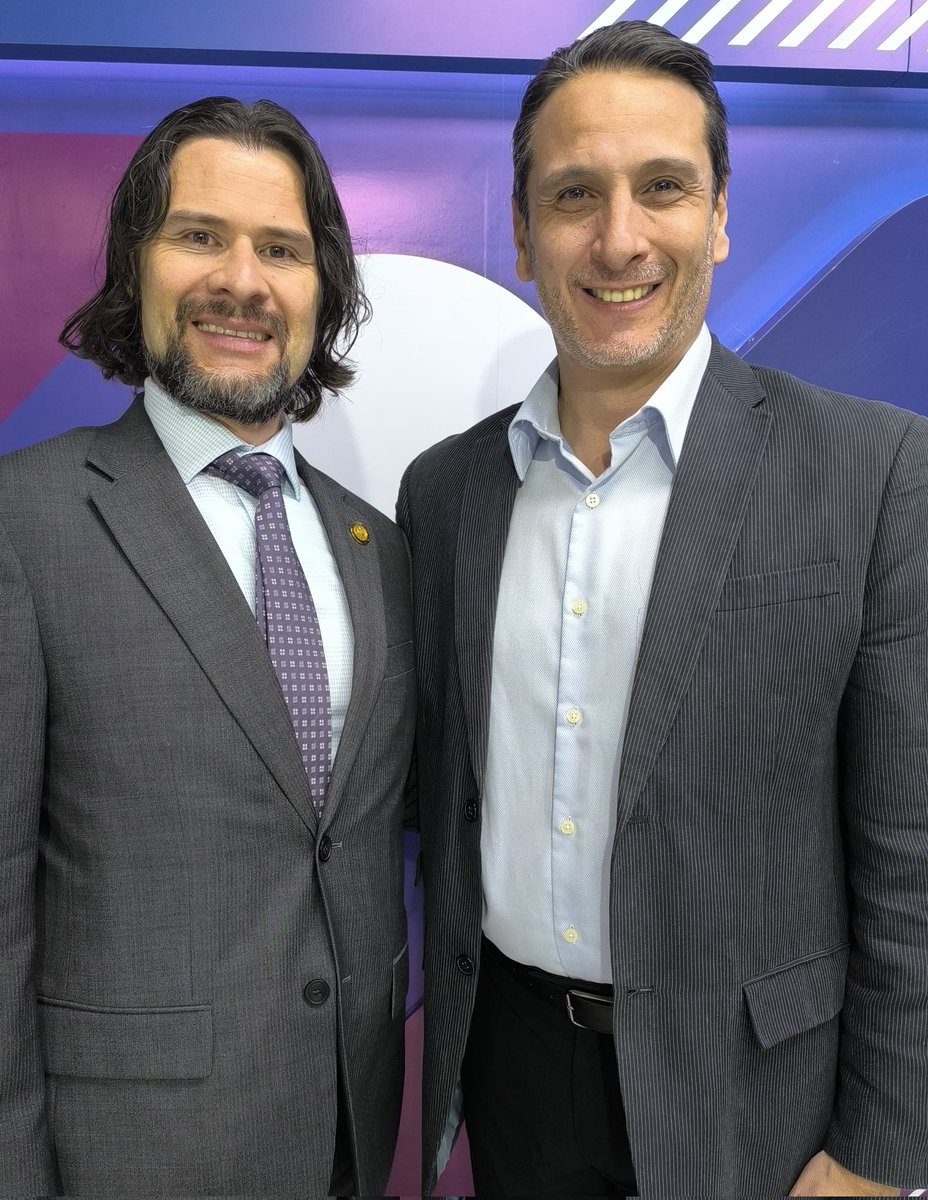 Hoy lunes 7:30 PM por la Red TV canal 40 o 95 de Claro o el APP LebenTV.
Me acompaña Antonio Romero Viceministro de Economía para hablar de la Ley de Competencia, Inversión y Migración.