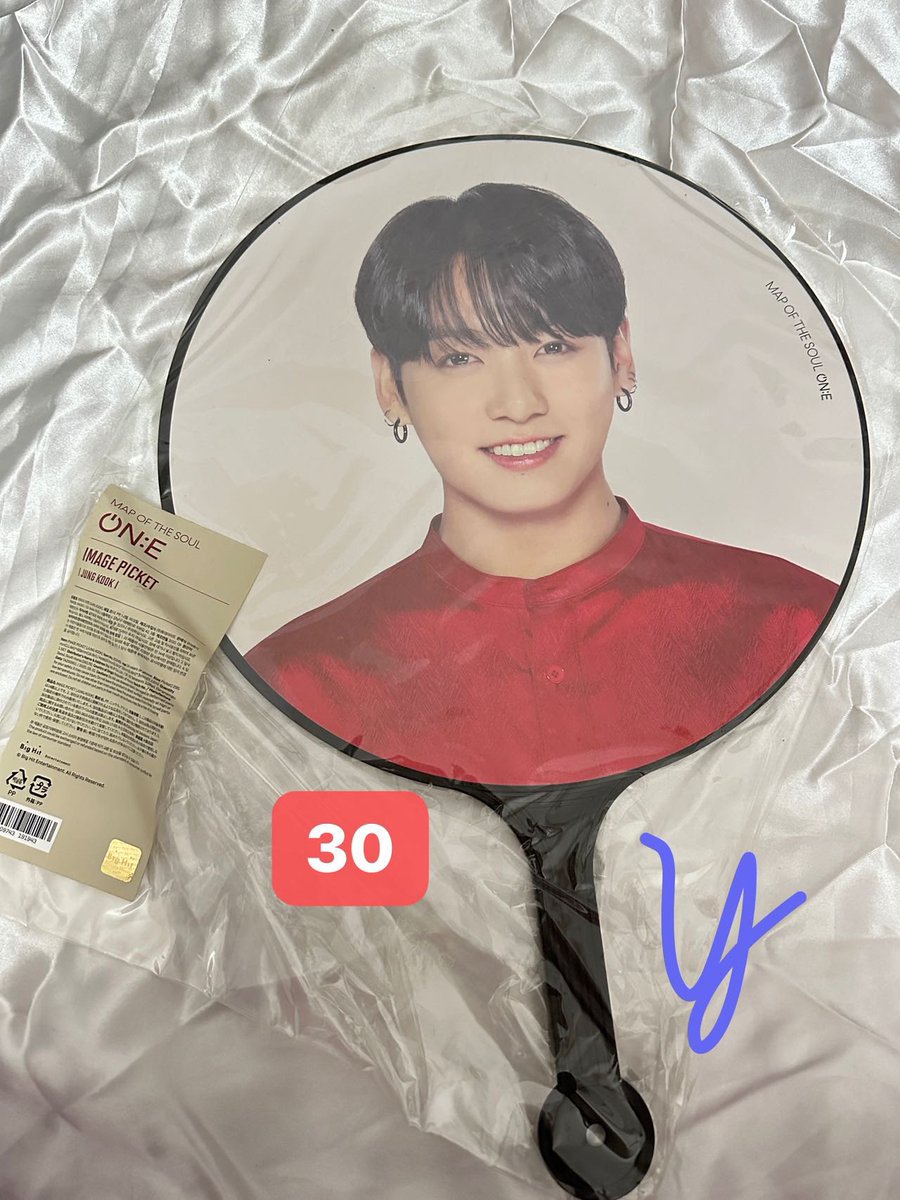 0000Kshop's tweet photo. 【WTS/HELP RT】BTS OFFICIAL MERCH

PRICE IN PIC
DM IF INTERESTED
EXCLUDE POSTAGE

@BTSMarketMY @BTStrading_MY https://t.co/C1sazmWWWQ