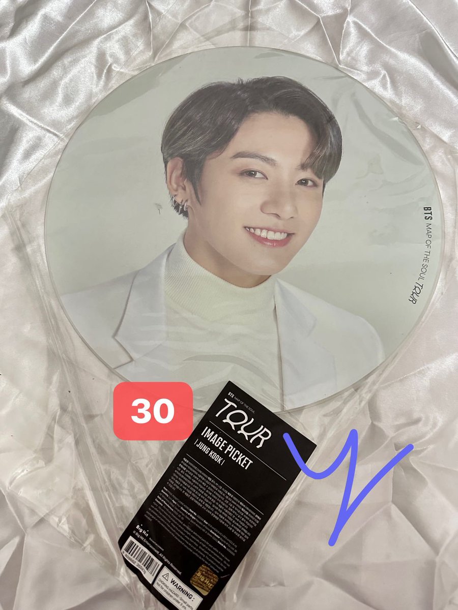 0000Kshop's tweet photo. 【WTS/HELP RT】BTS OFFICIAL MERCH

PRICE IN PIC
DM IF INTERESTED
EXCLUDE POSTAGE

@BTSMarketMY @BTStrading_MY https://t.co/C1sazmWWWQ