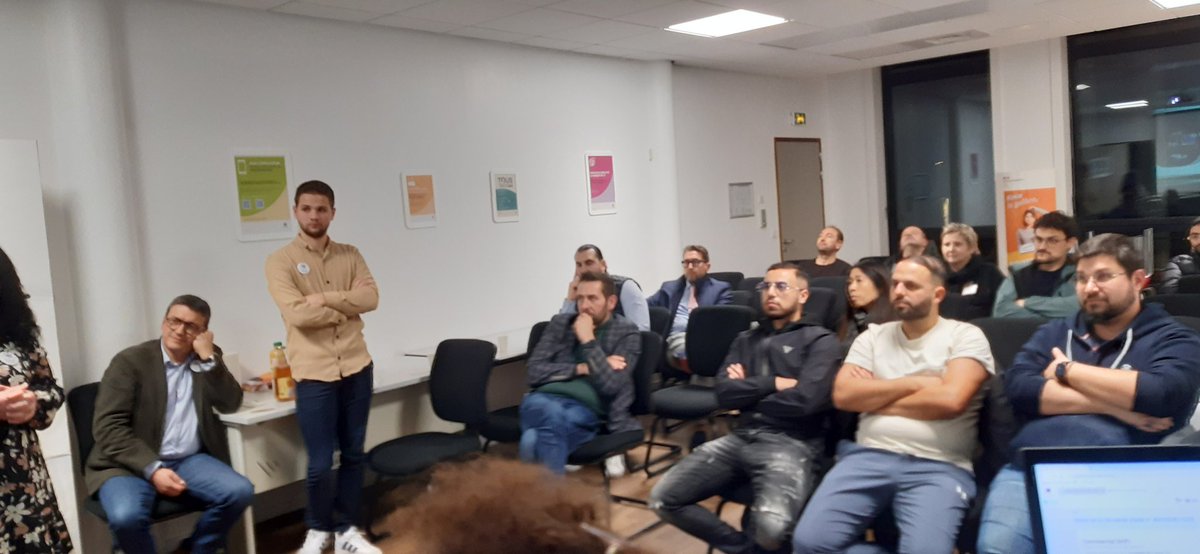 AFTERWORK réussi  ce Lundi soir 24/11 pour le 
📢 Lancement de  
✅ "France Travail Pro"
 avec les Agences France Travail #Dreux #Vernouillet =

🎯Partenaires #RH des #Employeurs du Bassin Drouais!

👏Des entreprises au Rdv!
#Témoignages
#Allervers
#Satisfaction 
👍✅