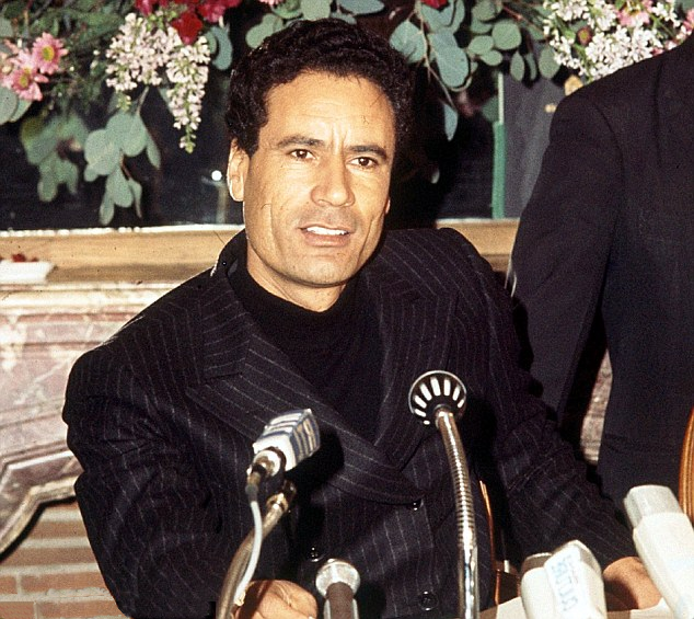Xarissabr's tweet photo. 25 November 1973:  Speaking at a press conference in Paris https://t.co/kWF14WfNv4