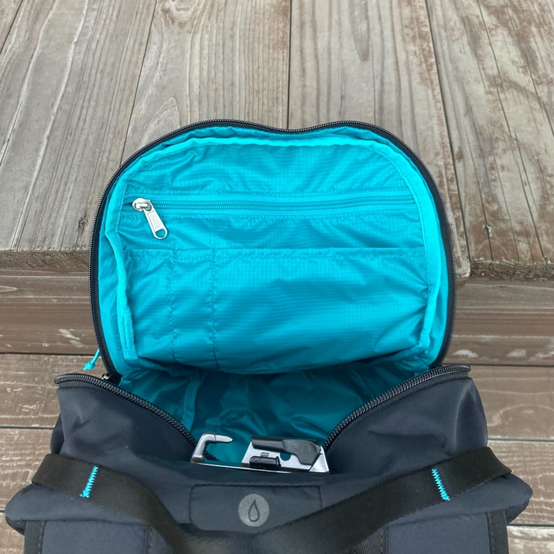 aandf_corp's tweet photo. 今回はpacsafe(パックセーフ)から通勤や通学など普段使いにオススメのバッグの紹介です。このポケットにはRFID SAFEが備えられているので非接触型カード(Suica、iDなど)の個人情報を守ります。【仙台茂庭店】 https://t.co/l44496s656
#pacsafe #パックセーフ https://t.co/q6wkhbDwU3