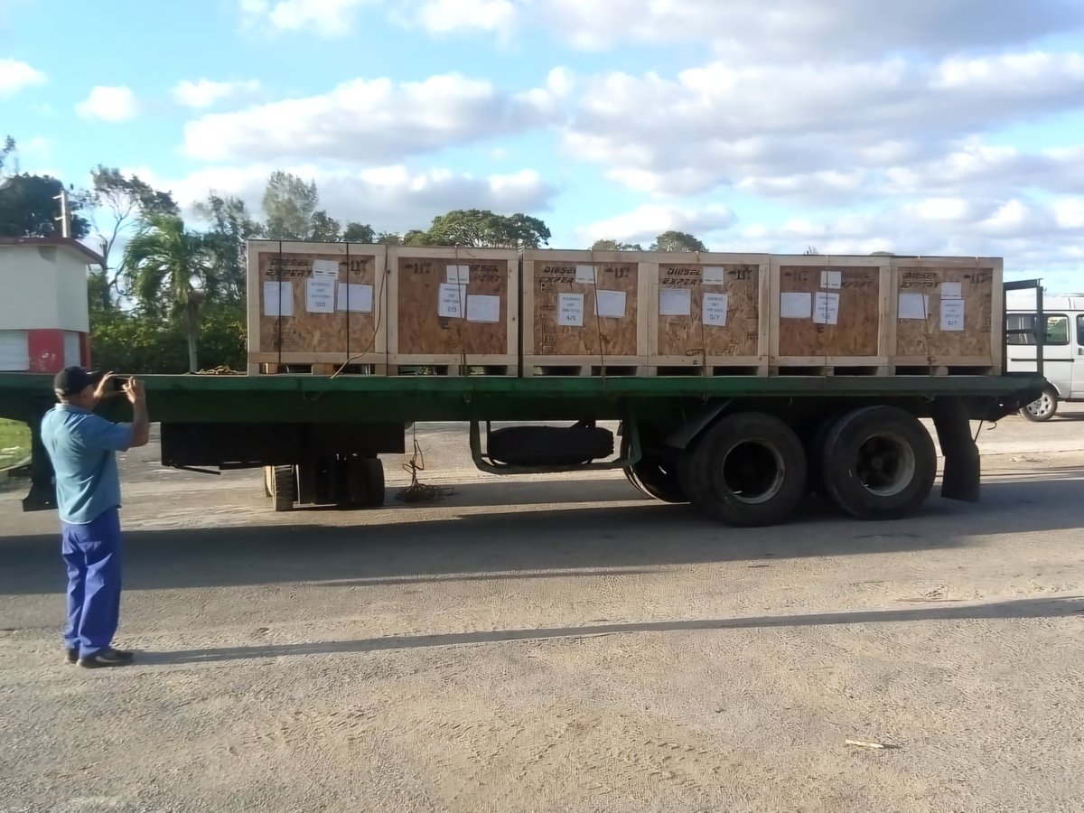 #Cuba
Comenzó el arribo de piezas de repuesto para la recuperación de la disponibilidad de grupos de generación distribuida, como parte del programa para restablecer capacidades de generación del Sistema Eléctrico.