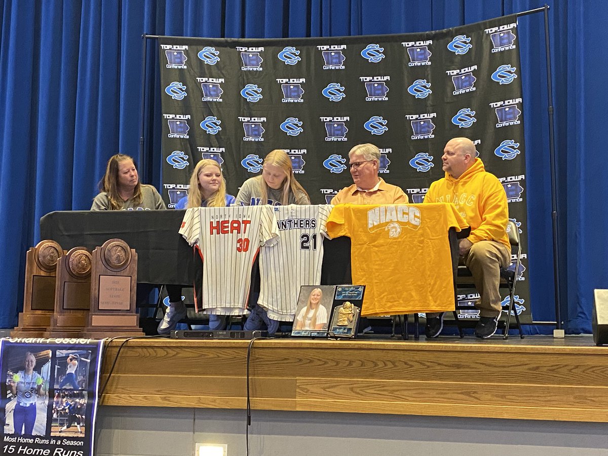 CS Softball tweet media