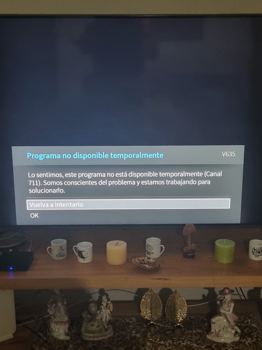 Crishernan10's tweet photo. @VTRsoporte  buenas noches, necesito realizar un reclamo por el pésimo servicio de cable que ofrecen, además del tiempo que uno pierde cuando llama al servicio telefónico para solicitar ayuda....dejo imagen de los errores que ocurre en mi tv https://t.co/fWMhIddBAI