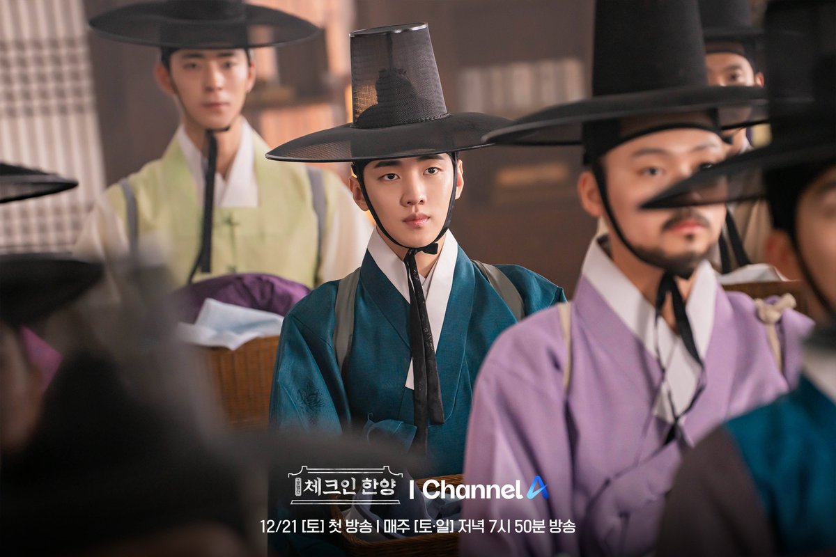 ChannelA_joah's tweet photo. #체크인한양 #박재찬 #스틸컷 공개 🎐

몰락한 가문을 다시 일으키겠다는 야망을 품고✨
용천루의 교육 사환으로 입사한 고수라 #박재찬
모범생 고수라❗ 과연 정식 교육 사환이 될 수 있을까❓

#채널A #토일드라마 #체크인한양 💜
12월 21일[토] 저녁 7시 50분 첫 방송 🗝 https://t.co/sC9yW9CxiP