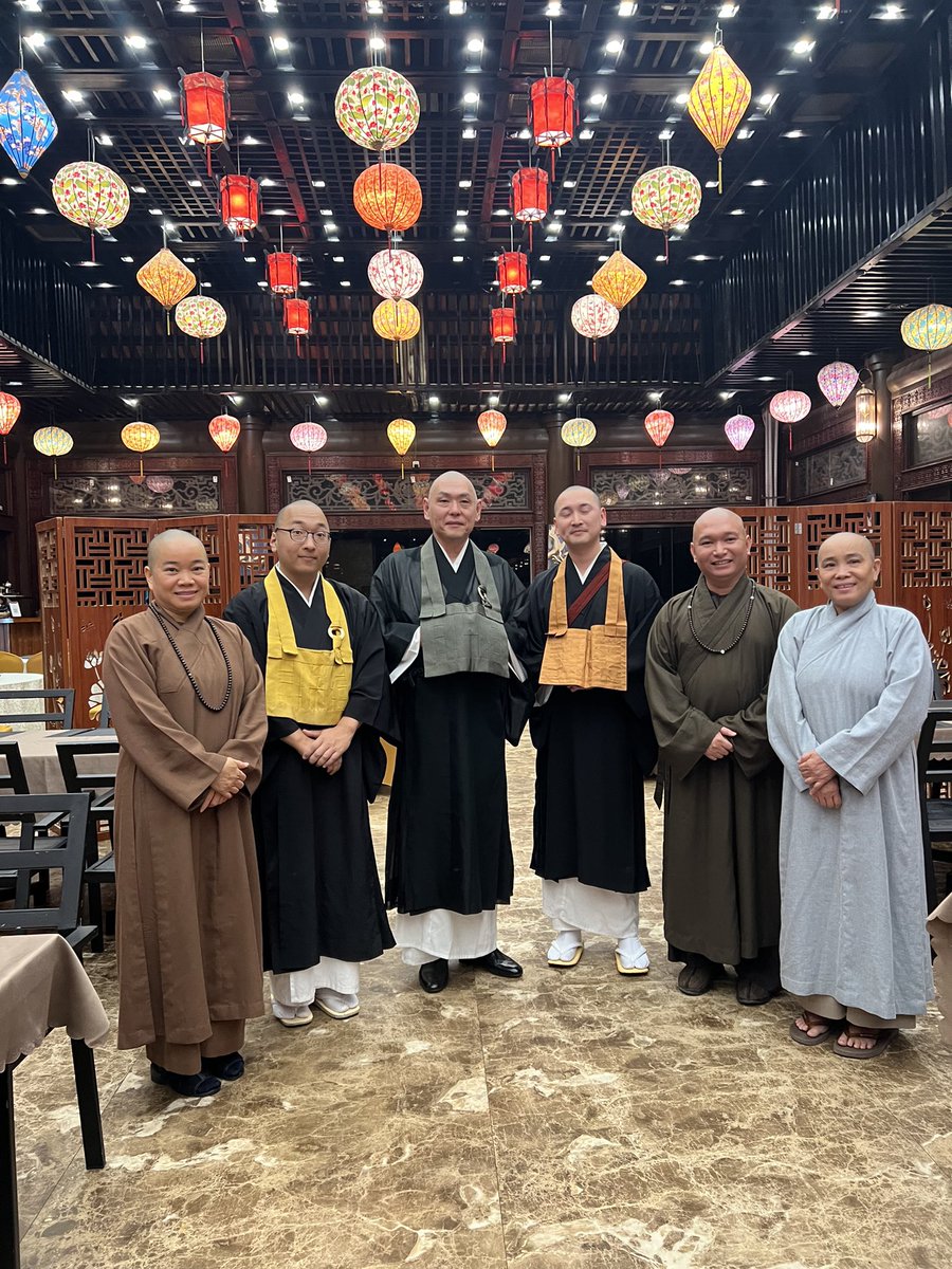 ThichTamTri's tweet photo. 本日から明日まで日本ベトナムとの両国仏教文化交流イベントを在日ベトナム仏教信者会はタムチュック寺と連携して日本仏教諸僧侶を招待し開催いたします。初の試みであり実現でき大変嬉しいです。両国仏教の交流を通し友好関係が発展し多くの方々に幸福や御利益をもたらすことを願っております。 https://t.co/uNgb3825xt