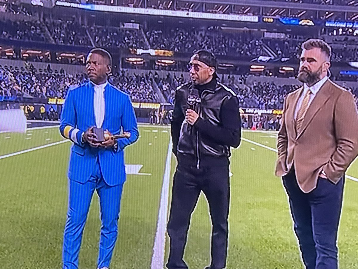 DerekNaylor79's tweet image. Stephen A Smith having a mid life crisis live on MNF with his outfit.