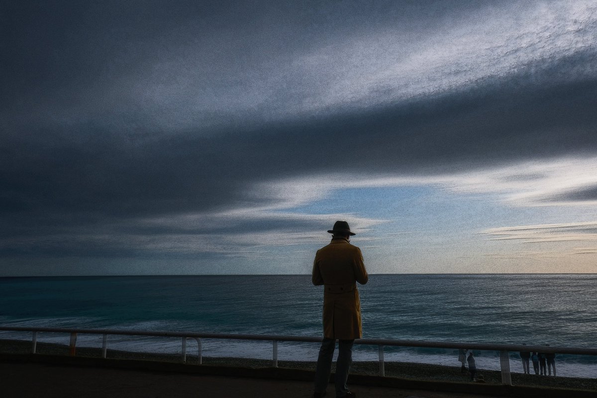 jergaaa's tweet image. Les pieds sur terre, 
le cœur à la mer, 
la tête dans les nuages...

#Nice06