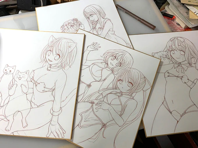 色紙12枚ぶんのペン入れ終わったから、消しゴムかけて線を整える。一番好きな作業。 