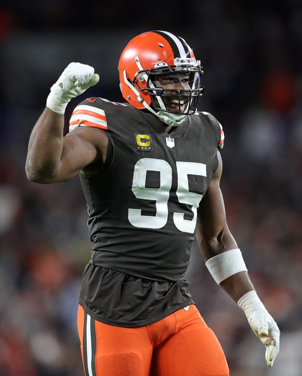 LEGENDARY: #Browns Myles Garrett needs 1.5 sacks to become the youngest in #NFL HISTORY with 100 sacks.

Garrett has until next December to accomplish this.

🤯

MYLES GARETT = HISTORIC 

(h/t <a href="/Scuba_Steve26/">Stephen</a>)