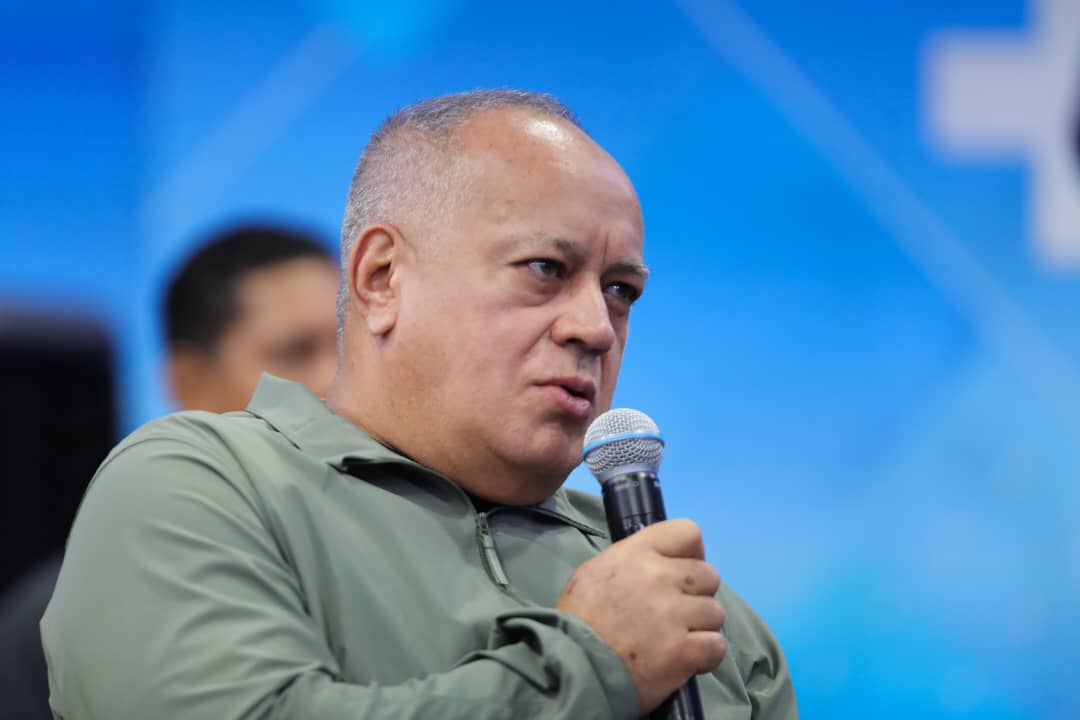 Estaban financiando operacion contra instalaciones eléctricas y telecomunicaciones, atentar contra la vida de algunos venezolanos, entre ellos el jefe de Estado, y eso requería acción. Y cuando comenzó la investigación en la alcaldía de Maracaibo nombres coincidían
🗣️ <a href="/dcabellor/">Diosdado Cabello R</a>