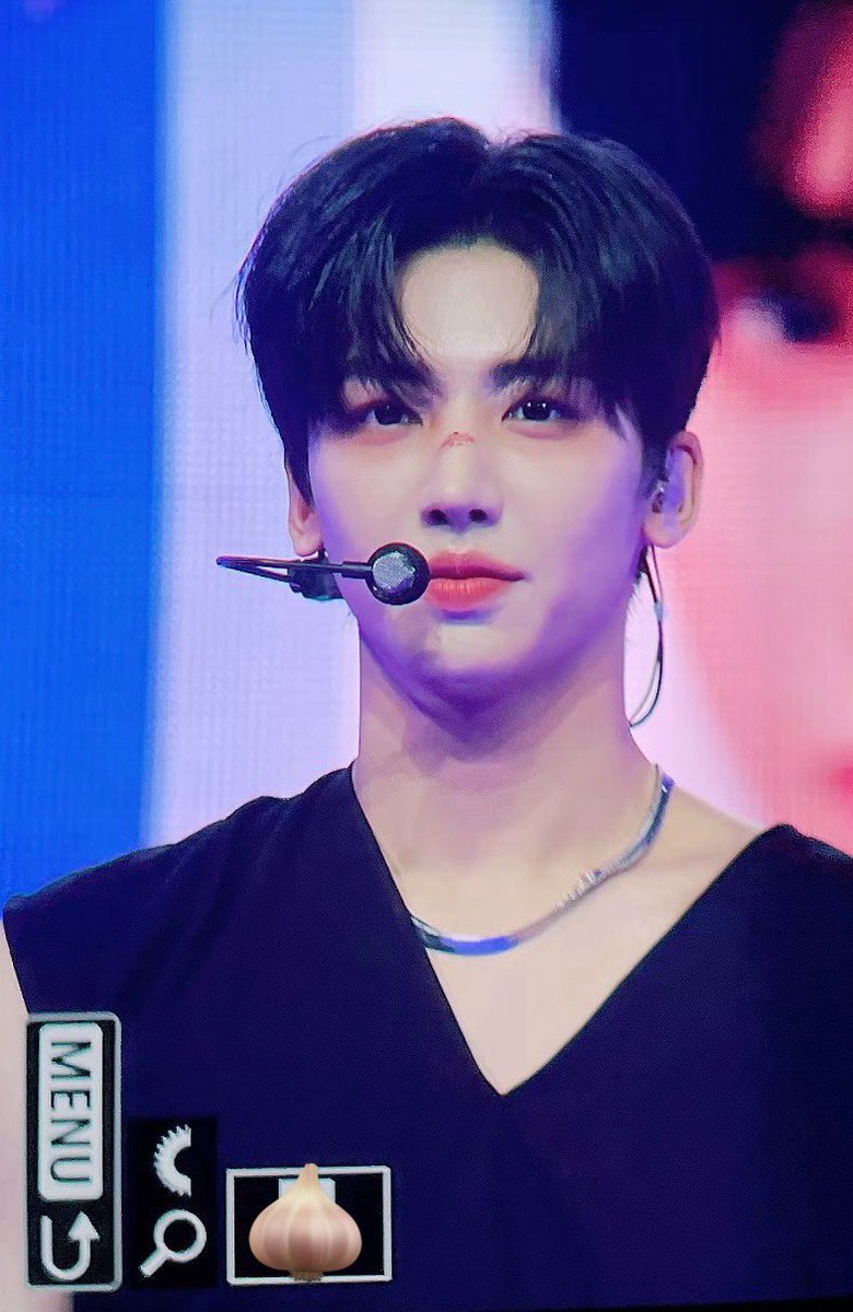 hanb3en's tweet photo. He’s face card its not a joke, he haves the face card of face cards 🥶🥶🥶 
#YANGDONGHWA #StarlightBoys https://t.co/lBQlHEgSJL