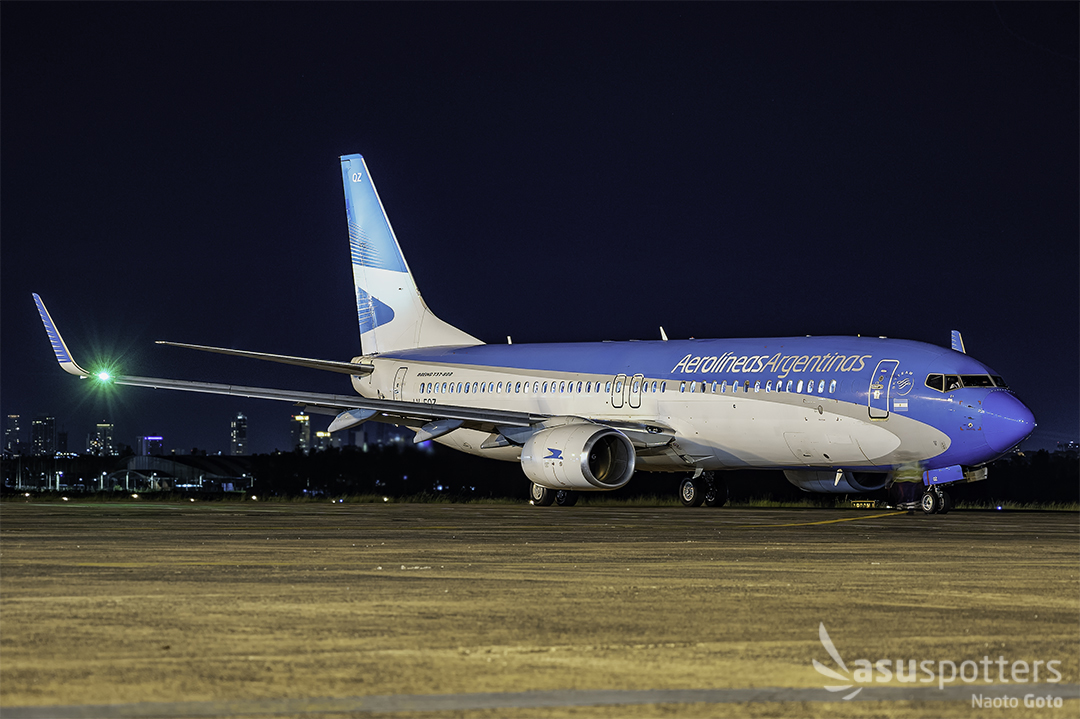 snao122's tweet photo. Con motivo de la final de la Copa Sudamericana, el Aeropuerto Internacional Silvio Pettirossi🇵🇾 se tiñó de celeste y amarillo 🇦🇷, por la llegada masiva de aeronaves desde el país vecino.
#ASUspotters by @aeronauticapy & @aviacionline https://t.co/EVnUuJRMf2