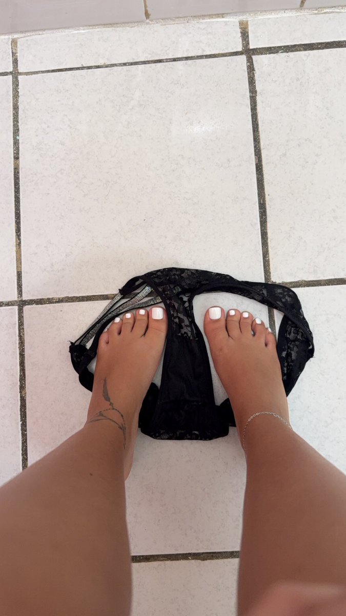 naasheey's tweet photo. All black >>> https://t.co/LB8iNDToCy