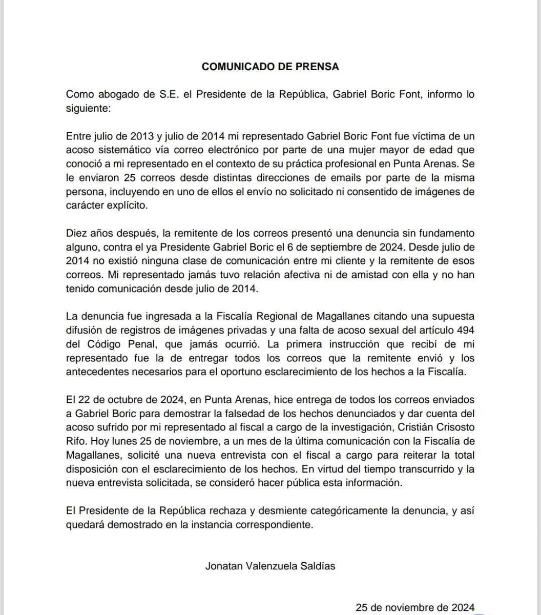 La Bebé Reno de Boric.

2014: Una mujer mayor de edad le envió 25 correos desde diferentes direcciones de email con fotos explicitas. Según Boric, no tenían una relación afectiva ni amistad.

2024: La mujer se querella contra Boric por haber difundido las imágenes.
 
Que país!